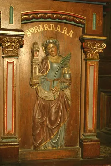 Maître autel au début du XXème siècle et actuellement, photo 8